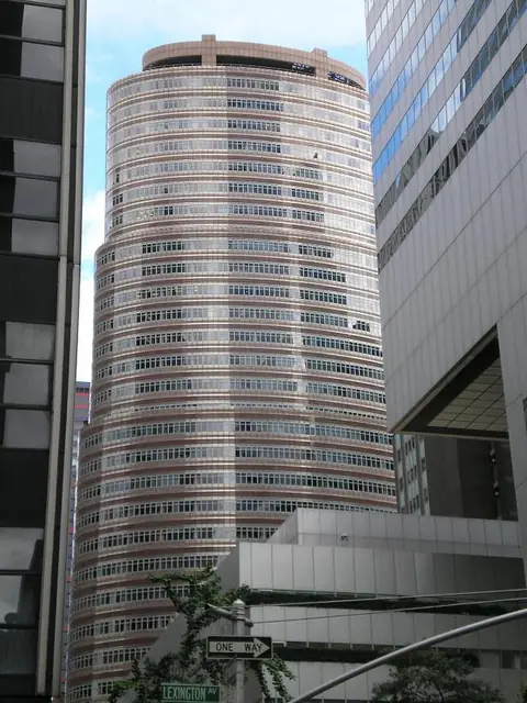 The Lipstick Building, 885 Third Avenue: the 17th floor housed the fake advisory business