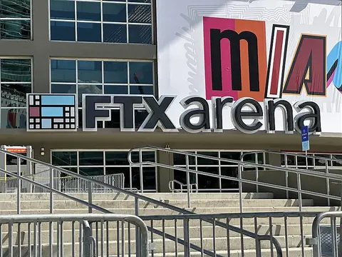 "FTX Arena", Miami, the day after the bankruptcy filing; the name came down weeks later